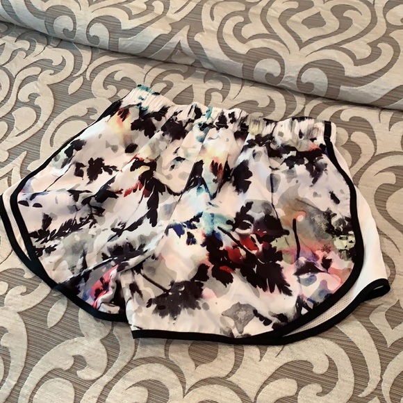 Nike floral Dri-fit shorts - Picture 11 of 14